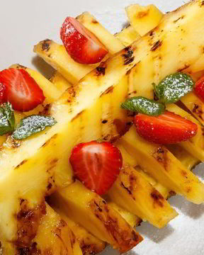 Ананас на гриле