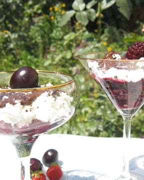 Черешневый десерт с творогом