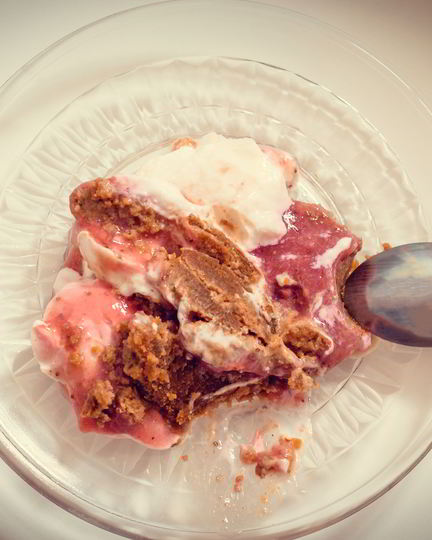 Рецепт десерта из гороха со свежей клубникой