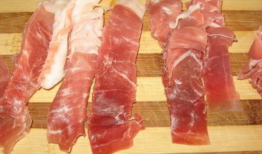 фенхель с сырным фондю и сыровяленой ветчиной