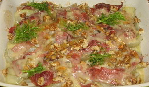 фенхель с сырным фондю и сыровяленой ветчиной