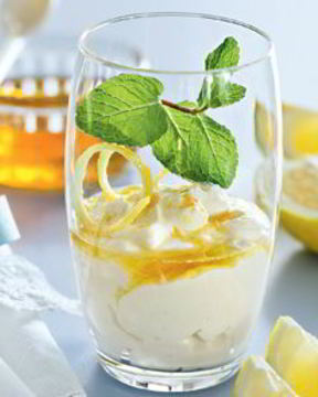 Густой йогурт с лимонным медом