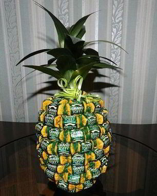 Ананас из конфет