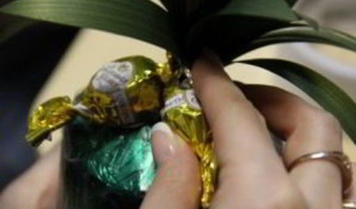 ананас из конфет