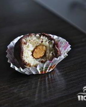 Кокосовые конфеты с миндалем и шоколадом