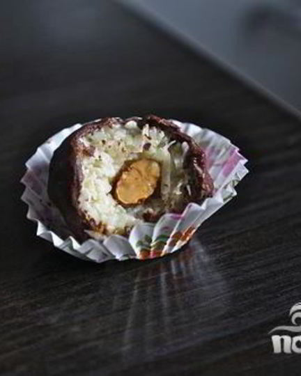 Рецепт кокосовых конфет с миндалем и шоколадом