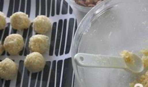 кокосовые конфеты с миндалем и шоколадом