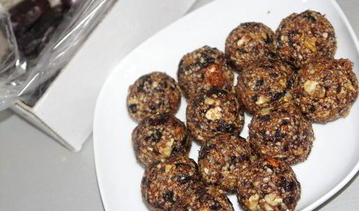 конфеты из фиников, чернослива, калины и орехов