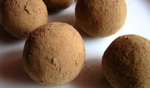 конфеты из марципана с орехом макадамия