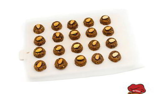 конфеты из миндаля и сухофруктов