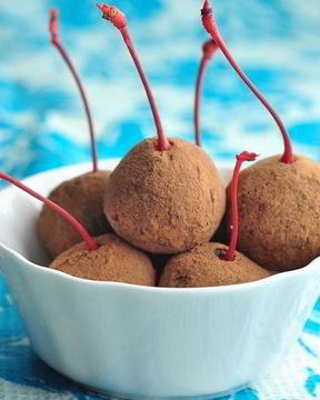 Конфеты из сухофруктов с коктейльной вишней