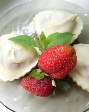 Конфеты Клубника в белом шоколаде