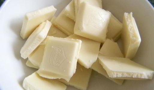 конфеты клубника в белом шоколаде