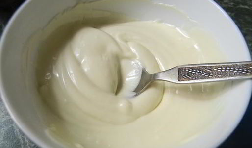 конфеты клубника в белом шоколаде