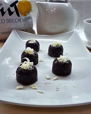 Конфеты с вяленой вишней и отрубями