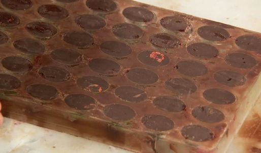 корпусные конфеты с ромово-вишневой начинкой