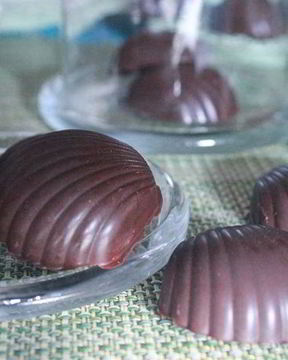 Шоколадные конфеты с нутом и цукатами