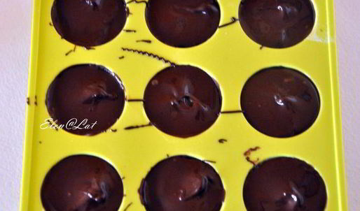 шоколадные конфеты с тыквенным кремом, мандариновым мармеладом и миндалем