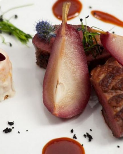 Рецепт утиной грудки с грушей в портвейне и конфетой из фуа-гра