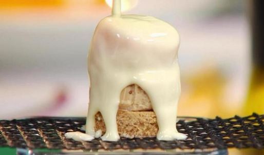 утиная грудка с грушей в портвейне и конфетой из фуа-гра