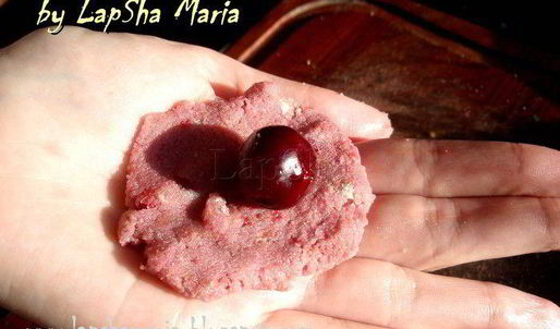 вишневые бисквитные конфеты в шоколаде