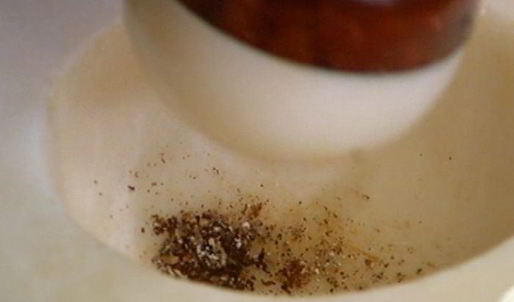 крамбл с фруктовым соусом и сливочным кремом