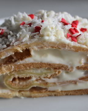 Бисквитный рулет с кокосовым кремом