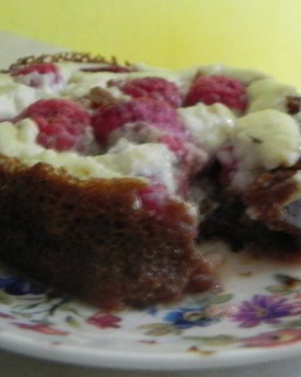 Рецепт блинных корзиночек с малиной и йогуртовым кремом