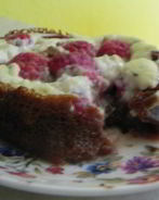 Блинные корзиночки с малиной и йогуртовым кремом