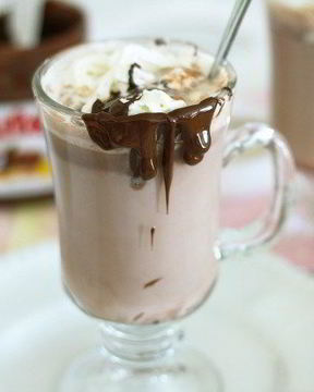 Фраппе с горячим шоколадом и кремом из фундука