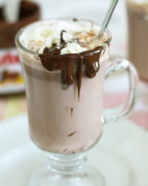 Фраппе с горячим шоколадом и кремом из фундука