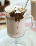 Фраппе с горячим шоколадом и кремом из фундука