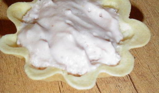 корзинки с йогуртовым кремом и ежевикой