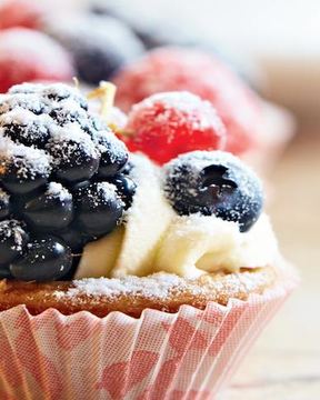 Корзиночки с заварным кремом и ягодами