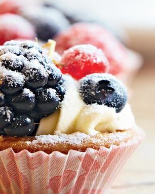 Корзиночки с заварным кремом и ягодами