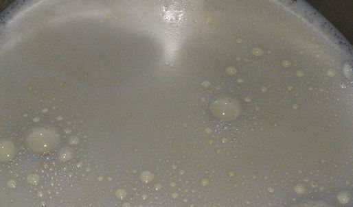 крем-капучино со сливками и сладким кофейным соусом