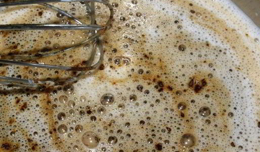 крем-капучино со сливками и сладким кофейным соусом