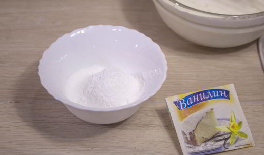 крем взбитые сливки с сахарной пудрой