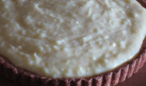 кростата с клубникой и миндальным заварным кремом