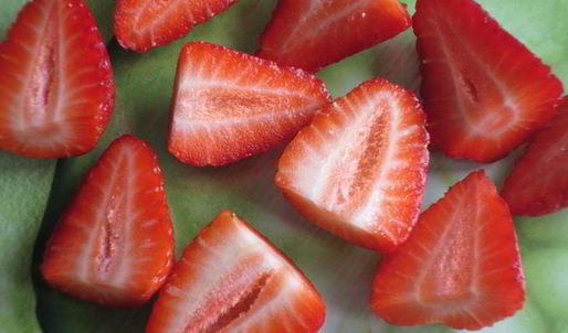 кростата с клубникой и миндальным заварным кремом