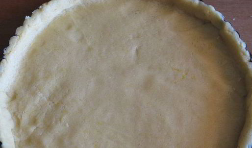 кростата с клубникой и миндальным заварным кремом