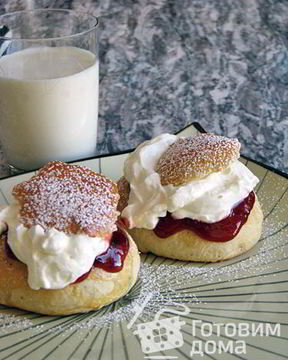 Масленичные пышки с кремом