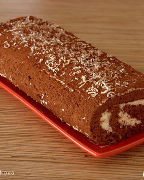 Рулет бисквитный с какао и сливочным кремом