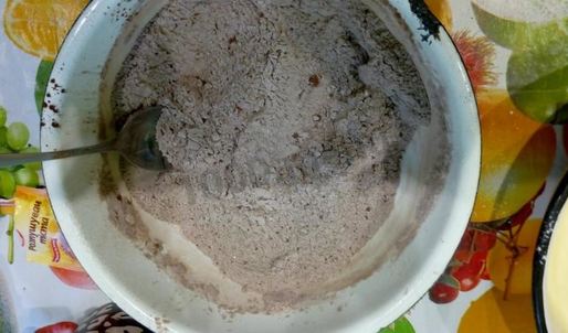 шоколадный бисквит в мультиварке со сметанным кремом