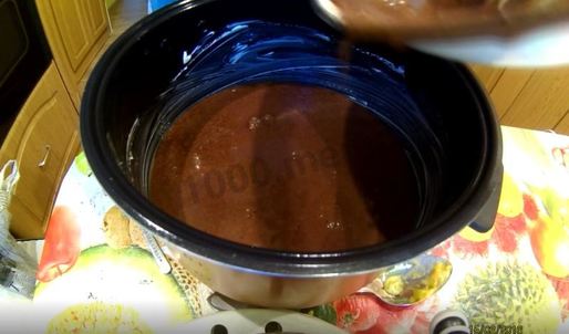 шоколадный бисквит в мультиварке со сметанным кремом