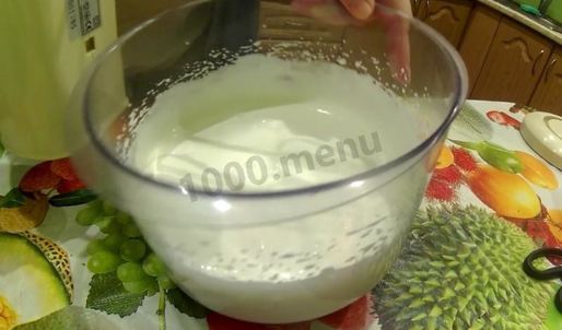 шоколадный бисквит в мультиварке со сметанным кремом