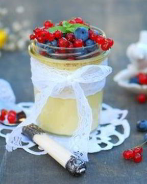 Ванильный крем-брюле с ягодами