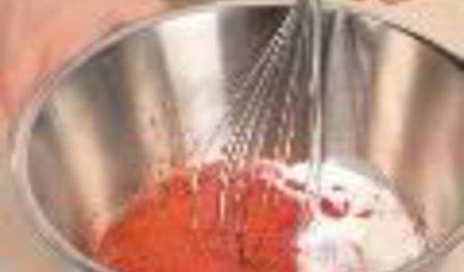 ягоды с творожным кремом и йогуртовым соусом