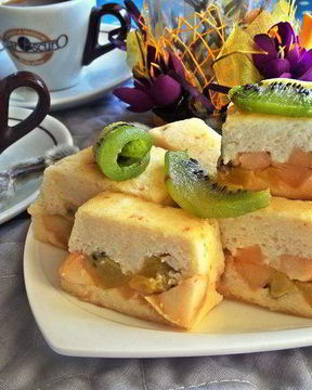 Манный пудинг с фруктами