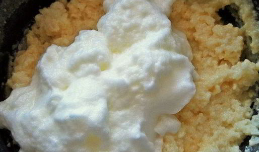 манный пудинг с фруктами